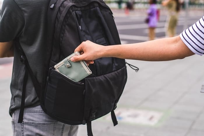 Những điều cần biết khi đi du lịch Thái Lan - Chú ý bảo quản tài sản nơi công cộng