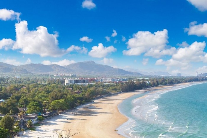 nước trong lành của biển Hua Hin tuyệt vời