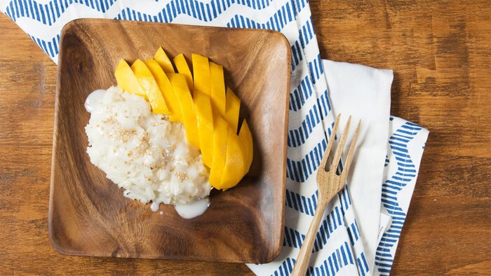 Món ăn ngon ở Bangkok - Xôi xoài nổi tiếng với những nguyên liệu dễ kiếm