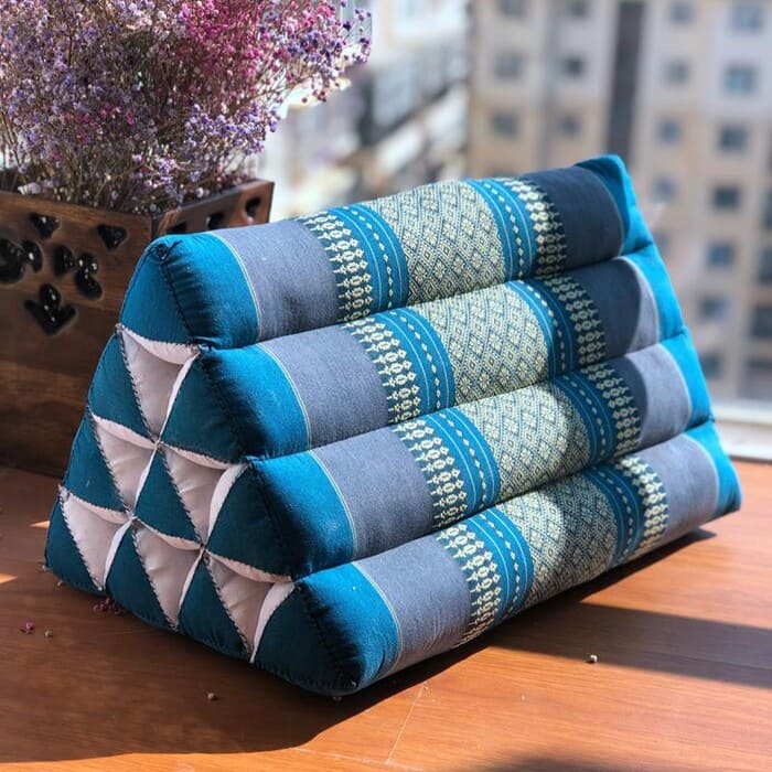 Mua gì ở Chiang Mai - Đệm tam giác là vật không thể thiếu trong mỗi gia đình Thái